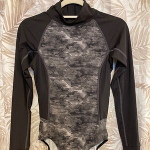 Oakley Black & Camo Grey Long-sleeved Women's Swimsuit (M)